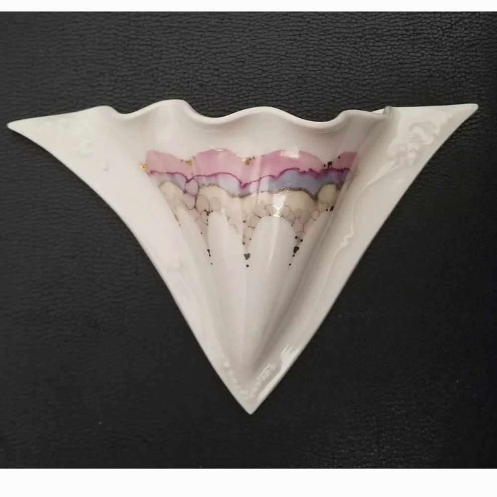 Carolyn Carroll 1994 Porcelain Wall Pocket Scalloped Shape Signed